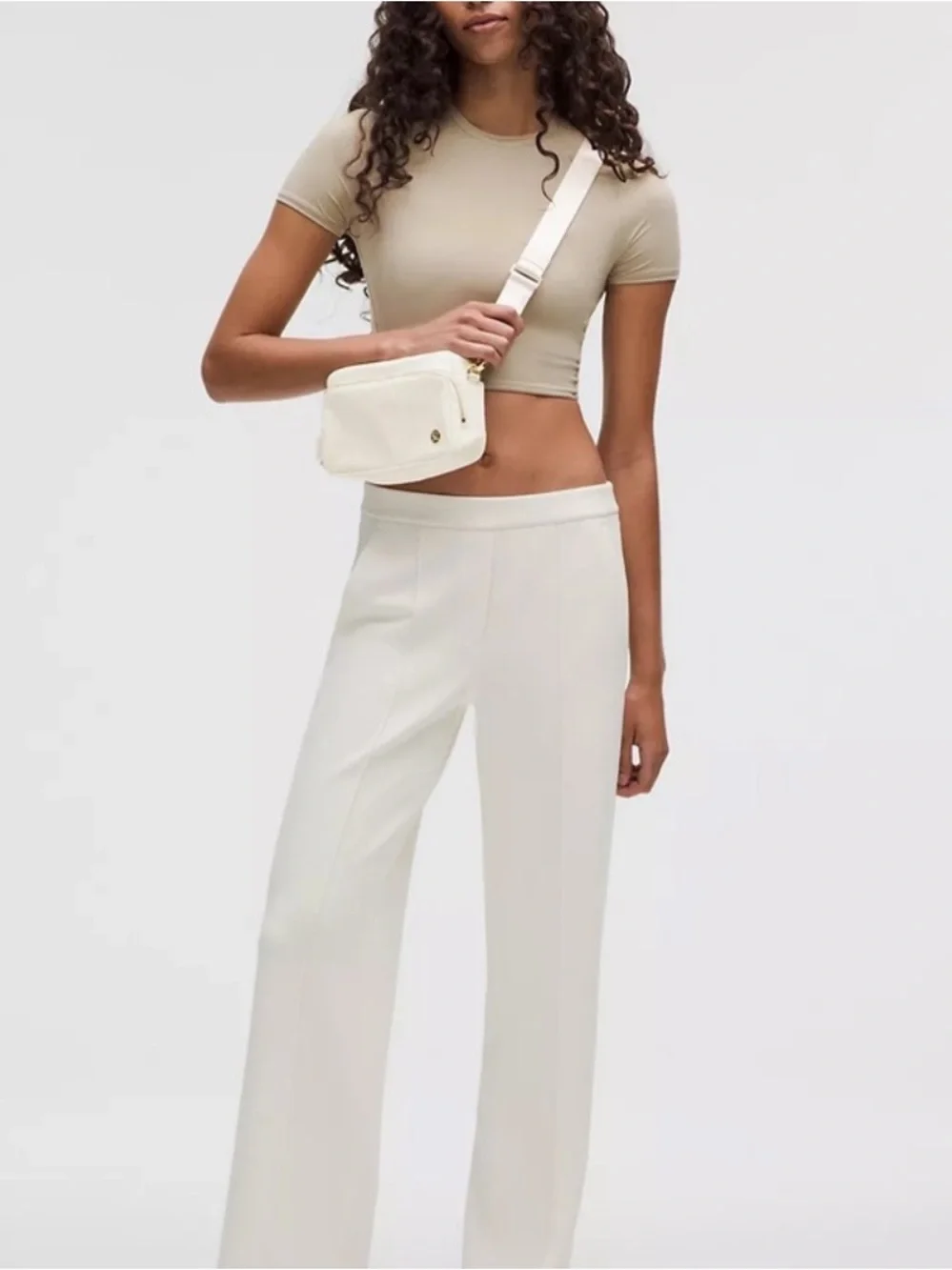 Lululemon Everywhere Crossbody Bag 2L Ivory & Gold